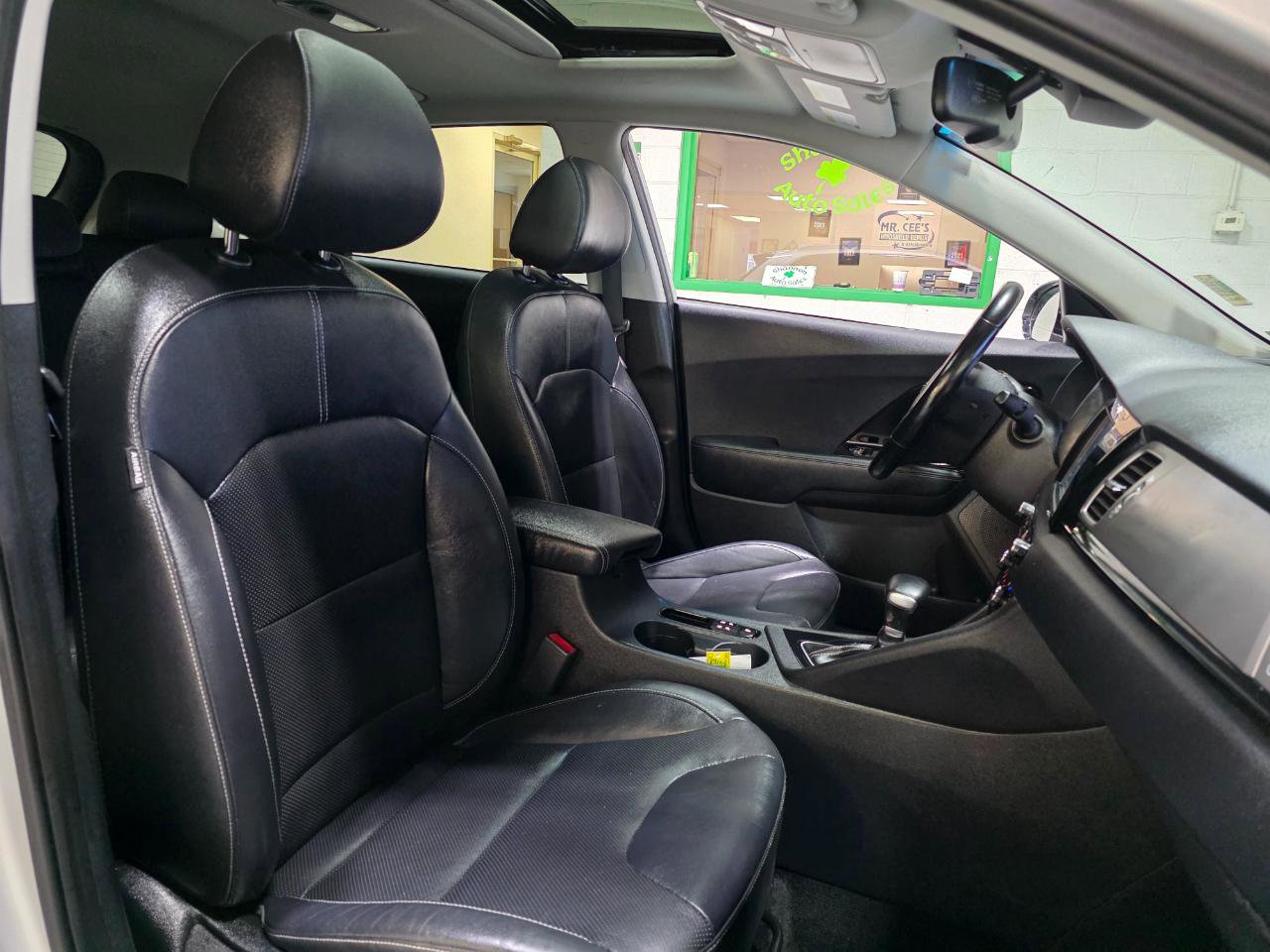 Used 2018 Kia Niro Touring image 23