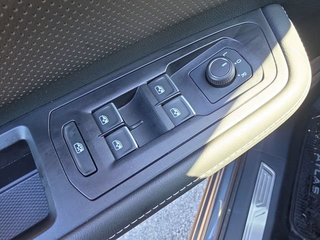 Used 2025 Volkswagen Atlas SE w/ Panoramic Sunroof Package FWD image 22