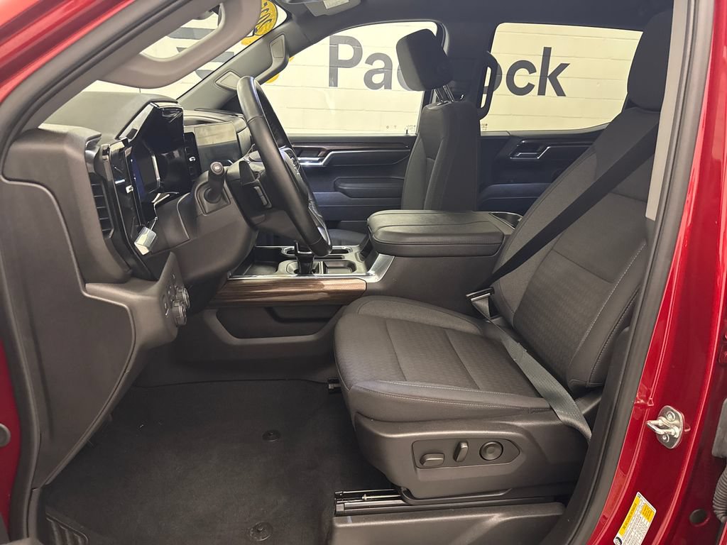 Used 2025 Chevrolet Silverado 1500 LT Trail Boss w/ Convenience Package II AWD/4WD image 7