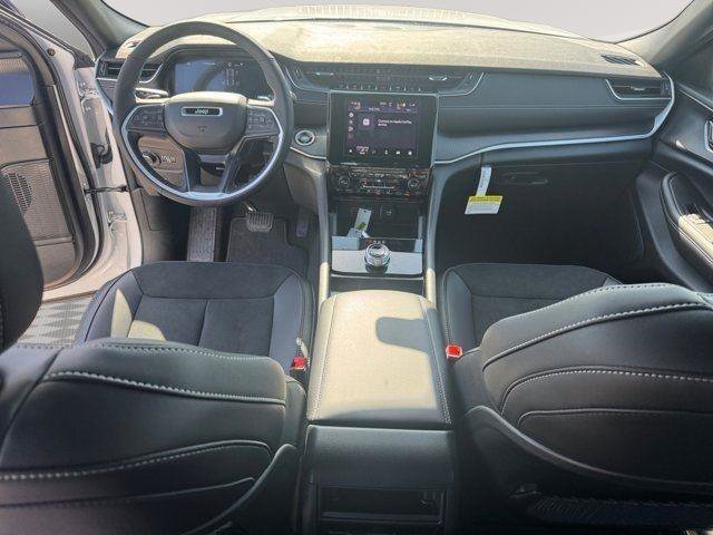 New 2025 Jeep Grand Cherokee Altitude image 10