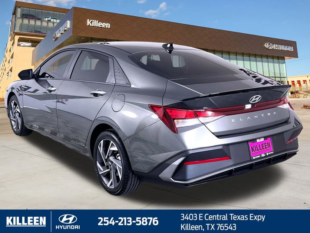 Used 2025 Hyundai Elantra Sport FWD image 6