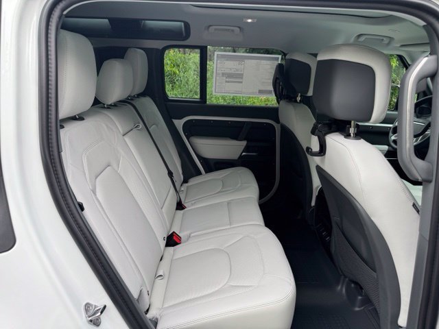 New 2026 Land Rover Defender 110 X-Dynamic SE AWD/4WD image 17