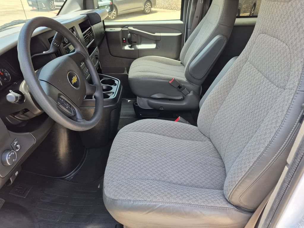Used 2025 Chevrolet Express 3500 LT w/ LT Preferred Equipment Group RWD image 21