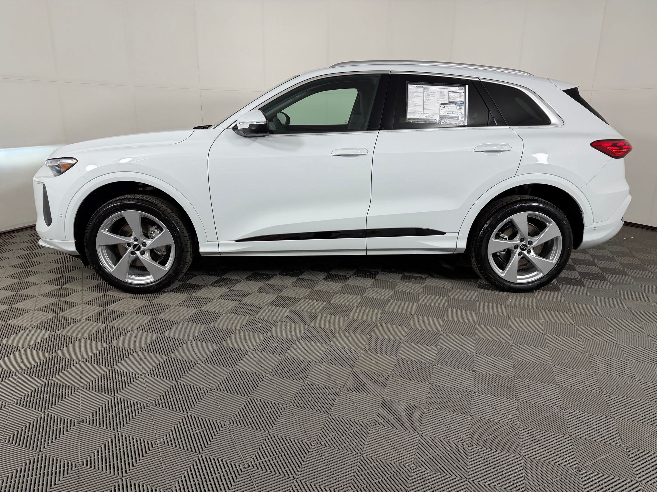 New 2026 Audi Q5 Premium AWD/4WD image 2