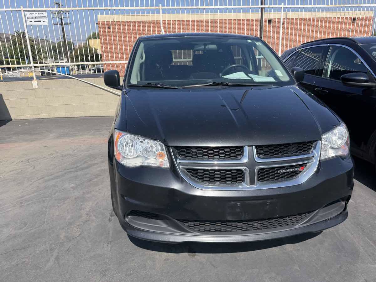 Used 2016 Dodge Grand Caravan SE w/ Quick Order Package 29E SE FWD image 3