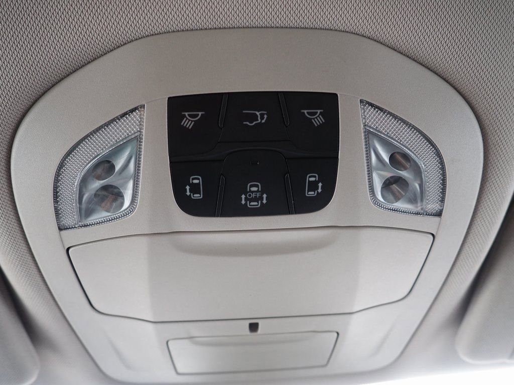 Used 2024 Chrysler Pacifica Touring-L image 38