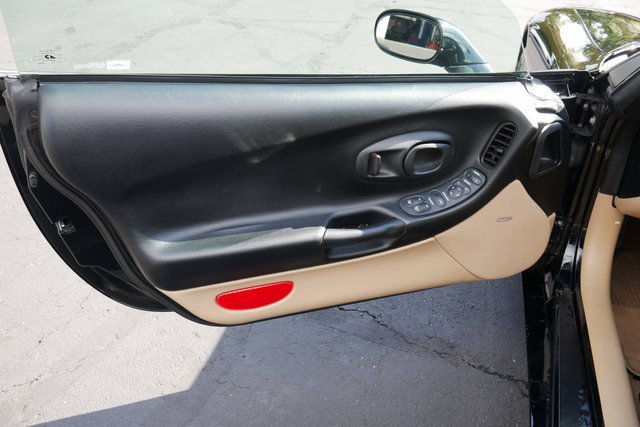 Used 2001 Chevrolet Corvette Convertible w/ Preferred Equipment Group1 image 8