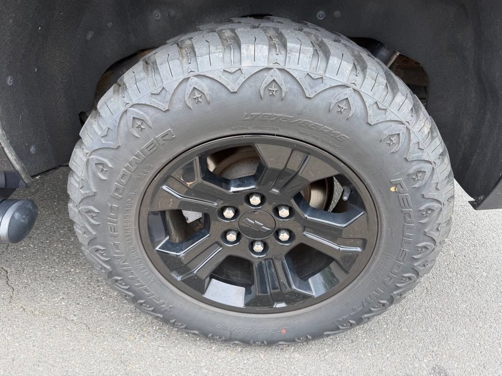 Used 2019 Chevrolet Tahoe LT w/ Z71 Midnight Edition AWD/4WD image 10