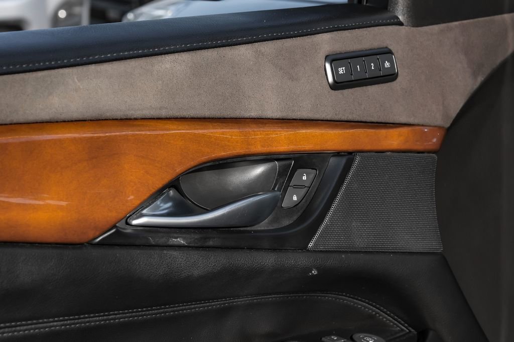 Used 2018 Cadillac Escalade Luxury RWD image 41
