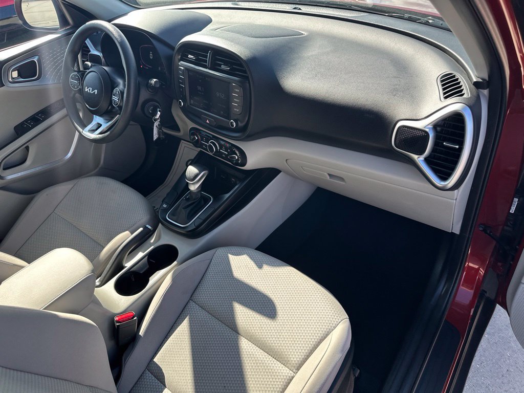 Used 2025 Kia Soul LX w/ LX Technology Package FWD image 33