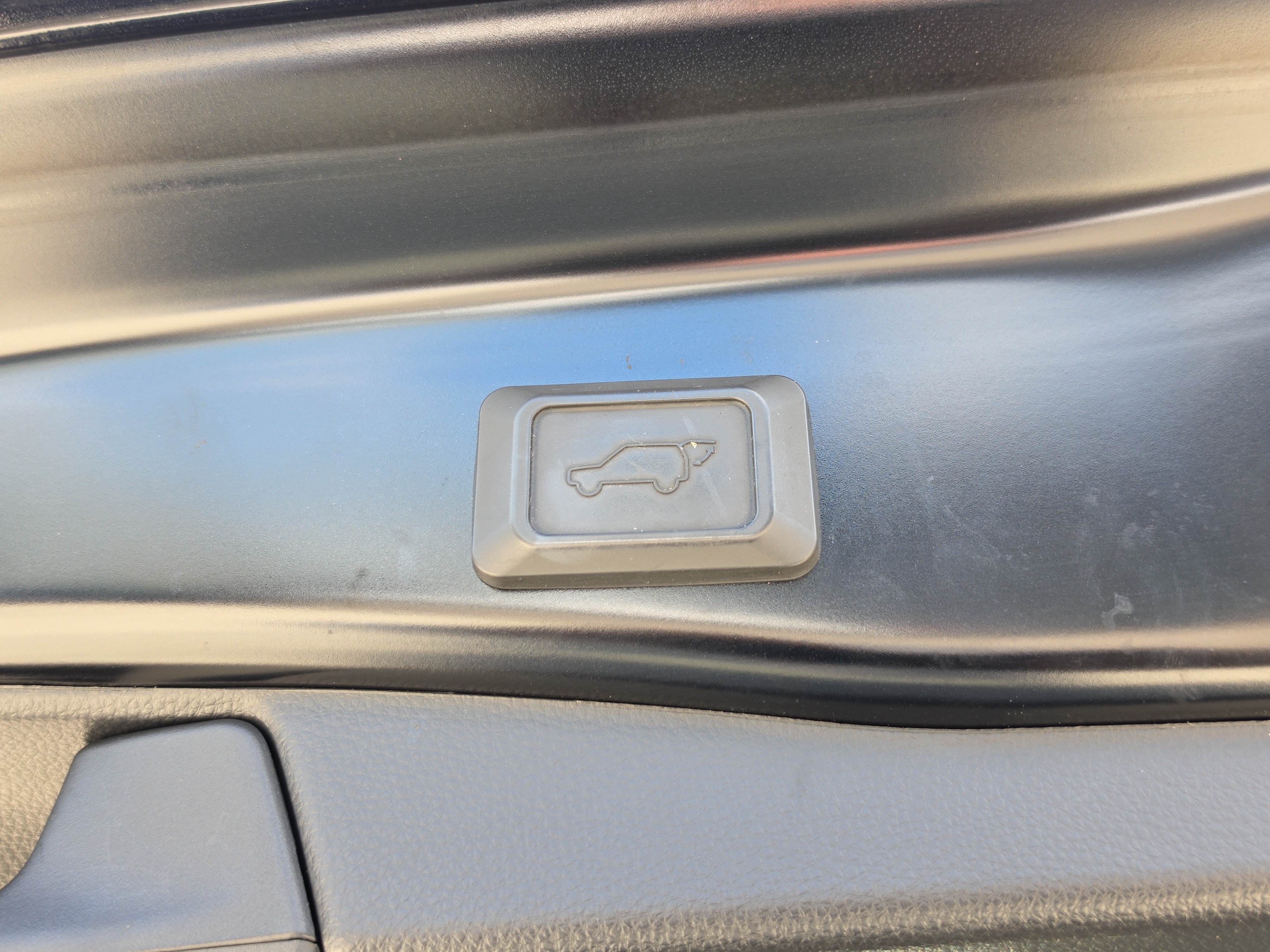 Used 2023 Toyota RAV4 XLE Premium FWD image 11