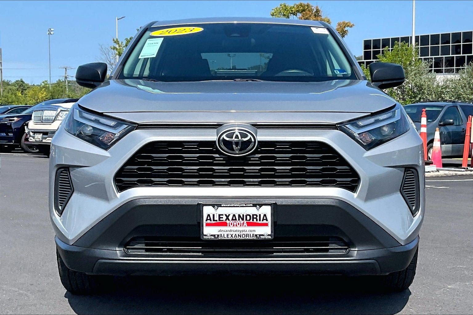 Used 2023 Toyota RAV4 LE AWD/4WD image 3