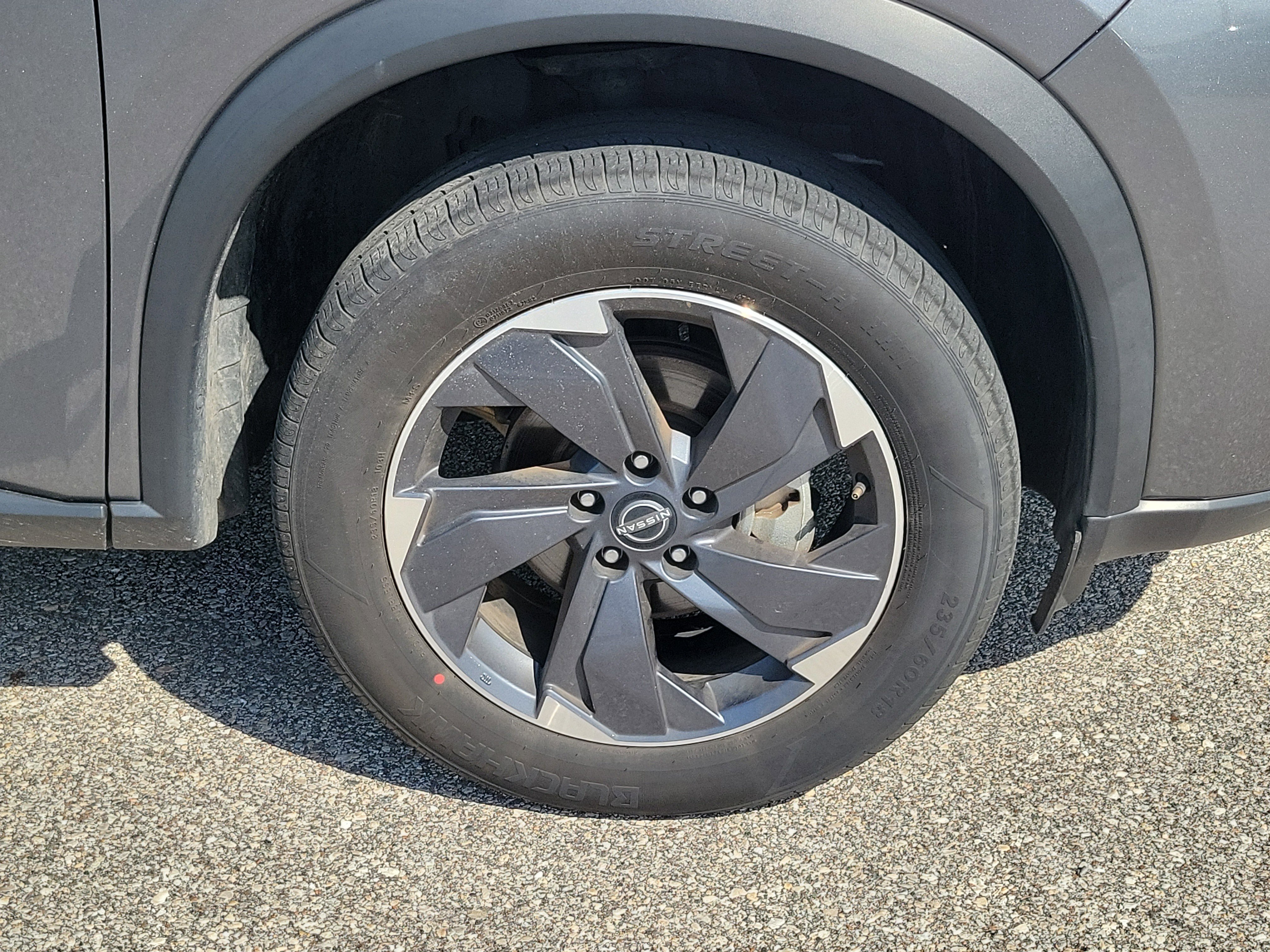 Used 2024 Nissan Rogue SV image 7