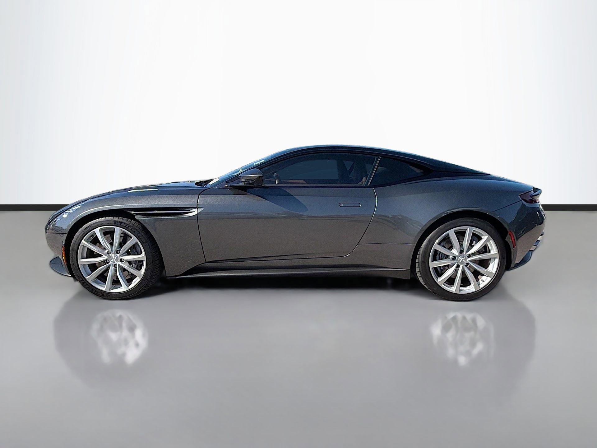 Used 2018 Aston Martin DB11 V12 image 7