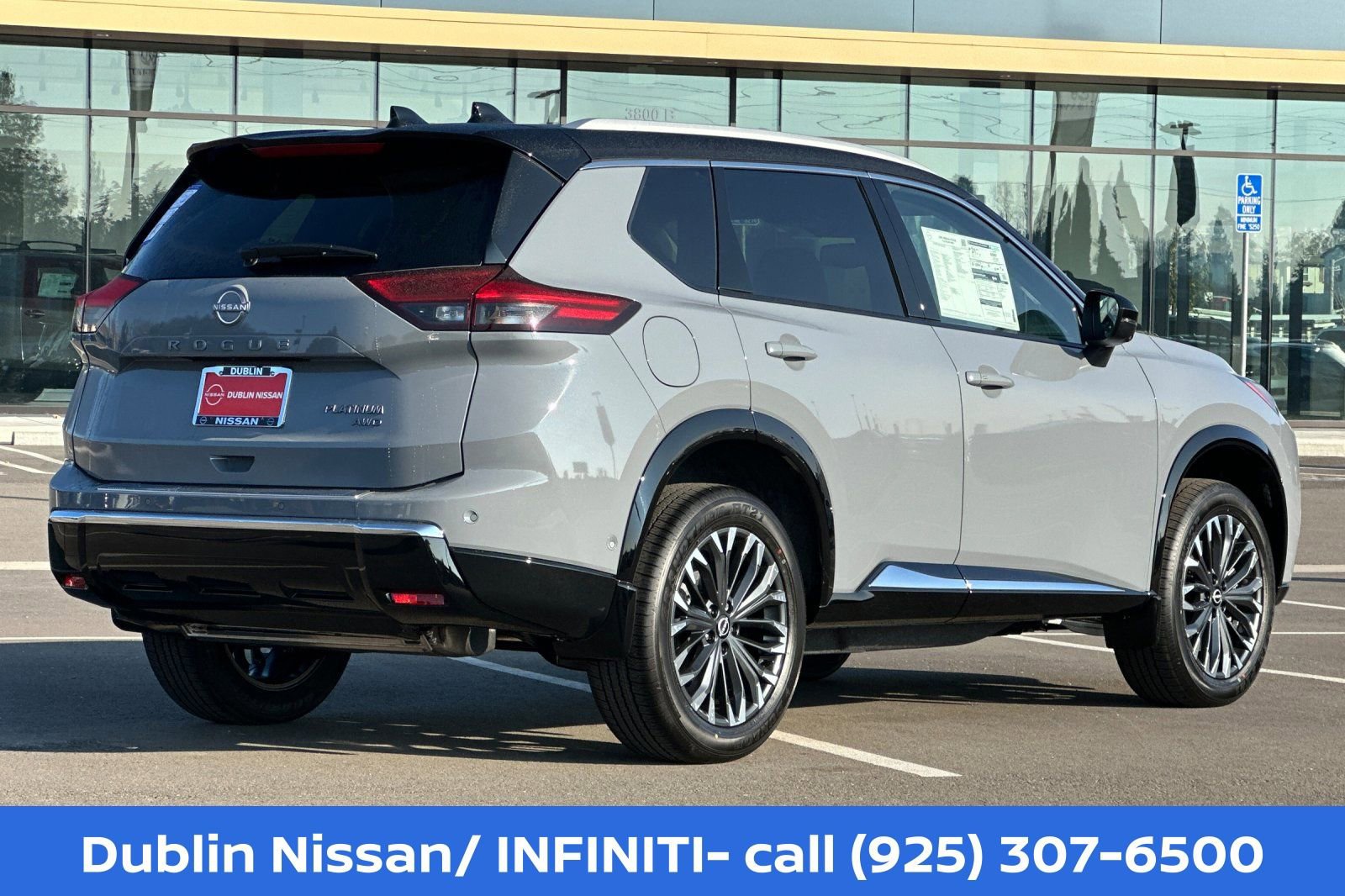 New 2026 Nissan Rogue Platinum w/ Tech Package AWD/4WD image 4