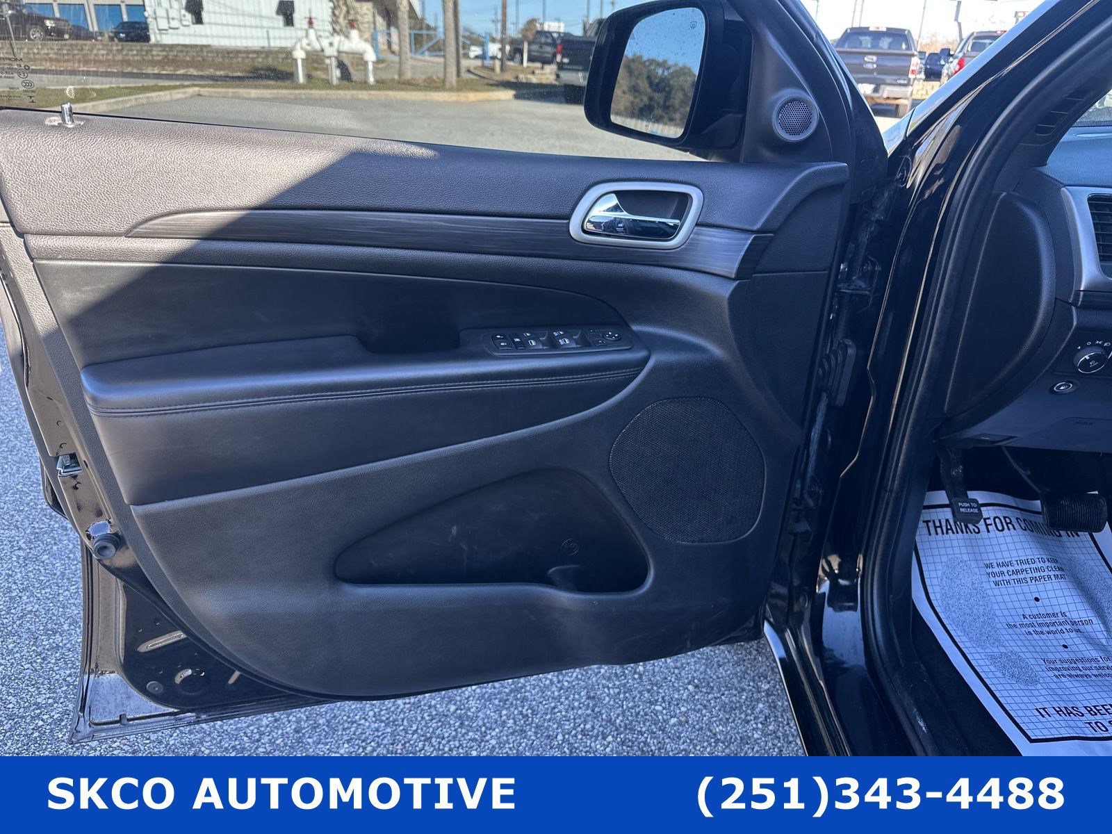 Used 2022 Jeep Grand Cherokee Laredo X image 12