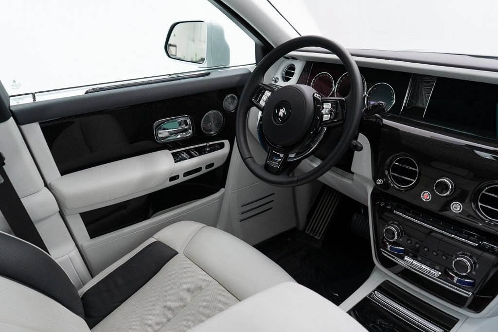 Certified 2023 Rolls-Royce Phantom Sedan RWD image 35