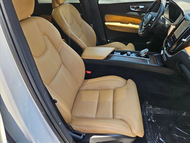 Used 2022 Volvo XC60 B5 Inscription w/ Advanced Package FWD image 22