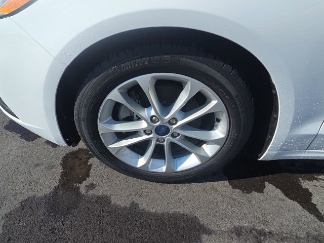 Used 2020 Ford Fusion SE image 13
