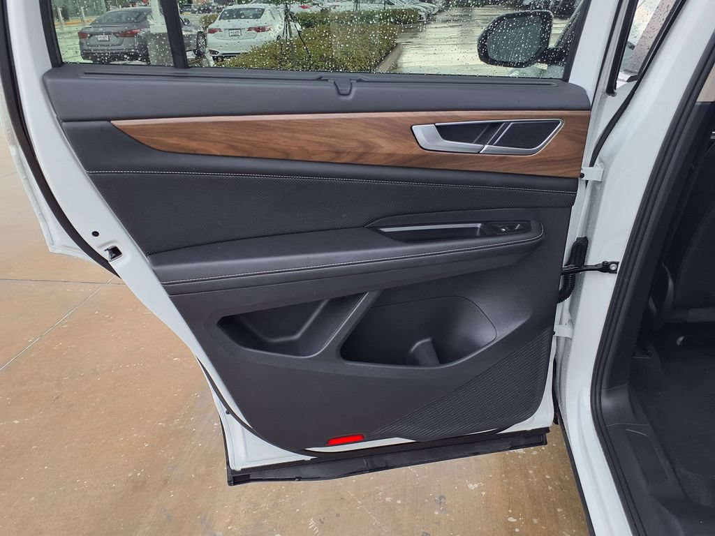 Used 2025 Volkswagen Atlas SE FWD image 18