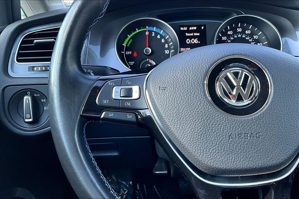 Used 2015 Volkswagen e-Golf SEL Premium FWD image 9