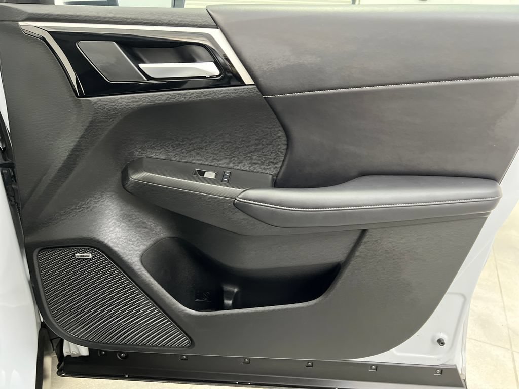 Used 2025 Mitsubishi Outlander SE AWD/4WD image 30