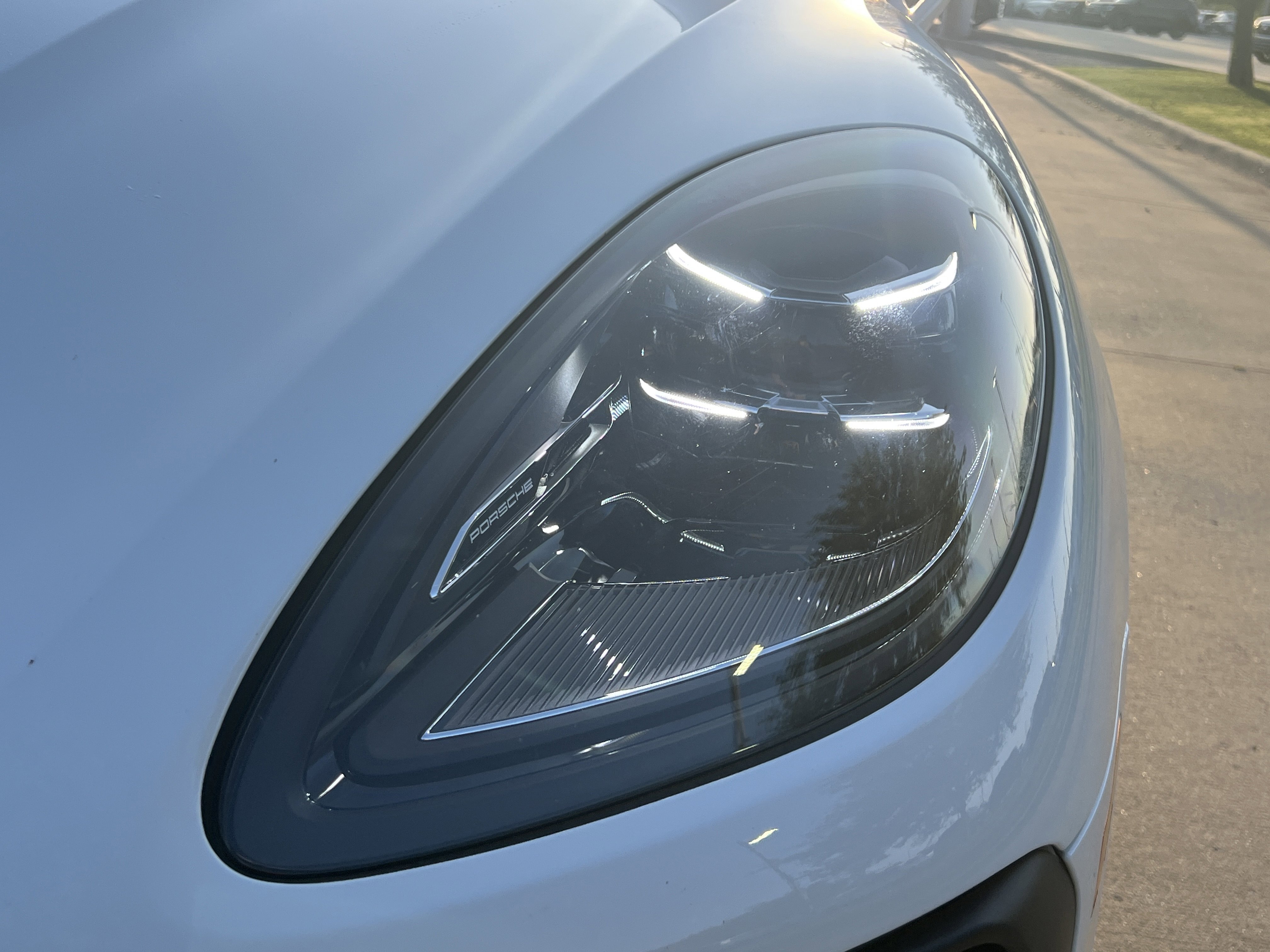 Used 2024 Porsche Macan image 6