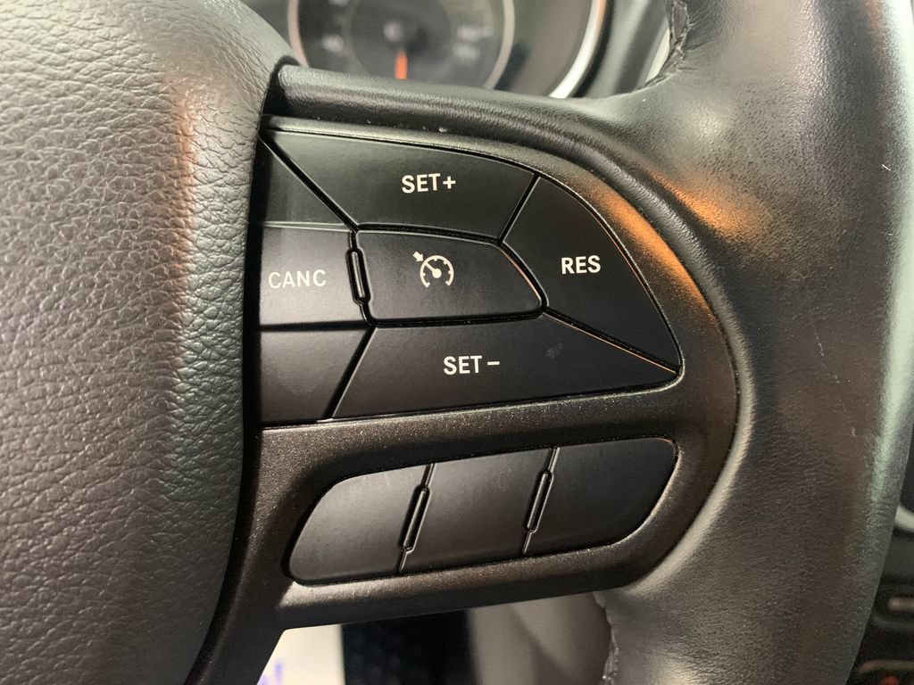 Used 2019 Jeep Cherokee Trailhawk w/ Cold Weather Group AWD/4WD image 14