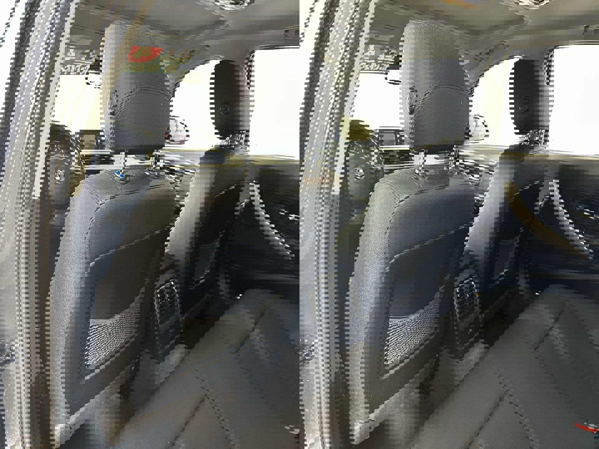 Used 2018 BMW 320i Sedan image 27