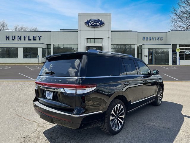 Used 2022 Lincoln Navigator Reserve w/ Equipment Group 201A AWD/4WD image 4