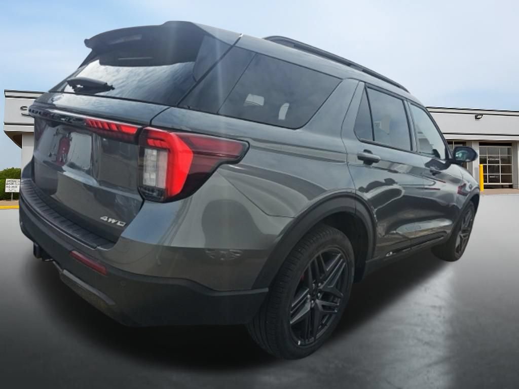 Used 2025 Ford Explorer ST-Line w/ ST-Line Street Pack AWD/4WD image 4