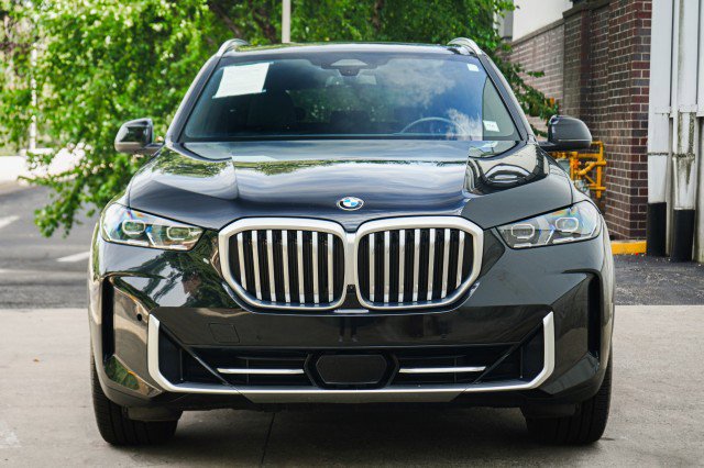 Used 2024 BMW X5 xDrive40i w/ Premium Package image 4