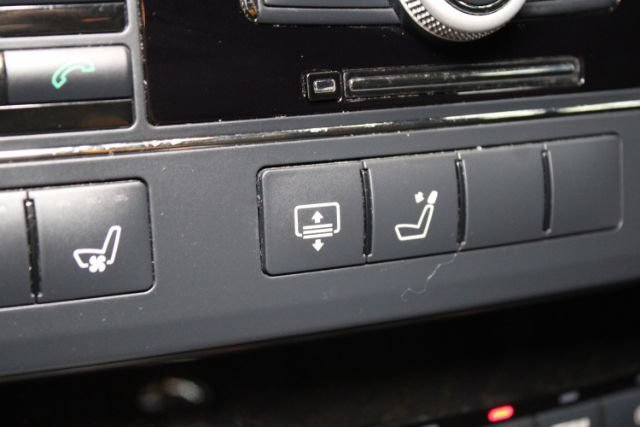 Used 2010 Mercedes-Benz E 550 Sedan w/ Premium 1 Pkg image 23
