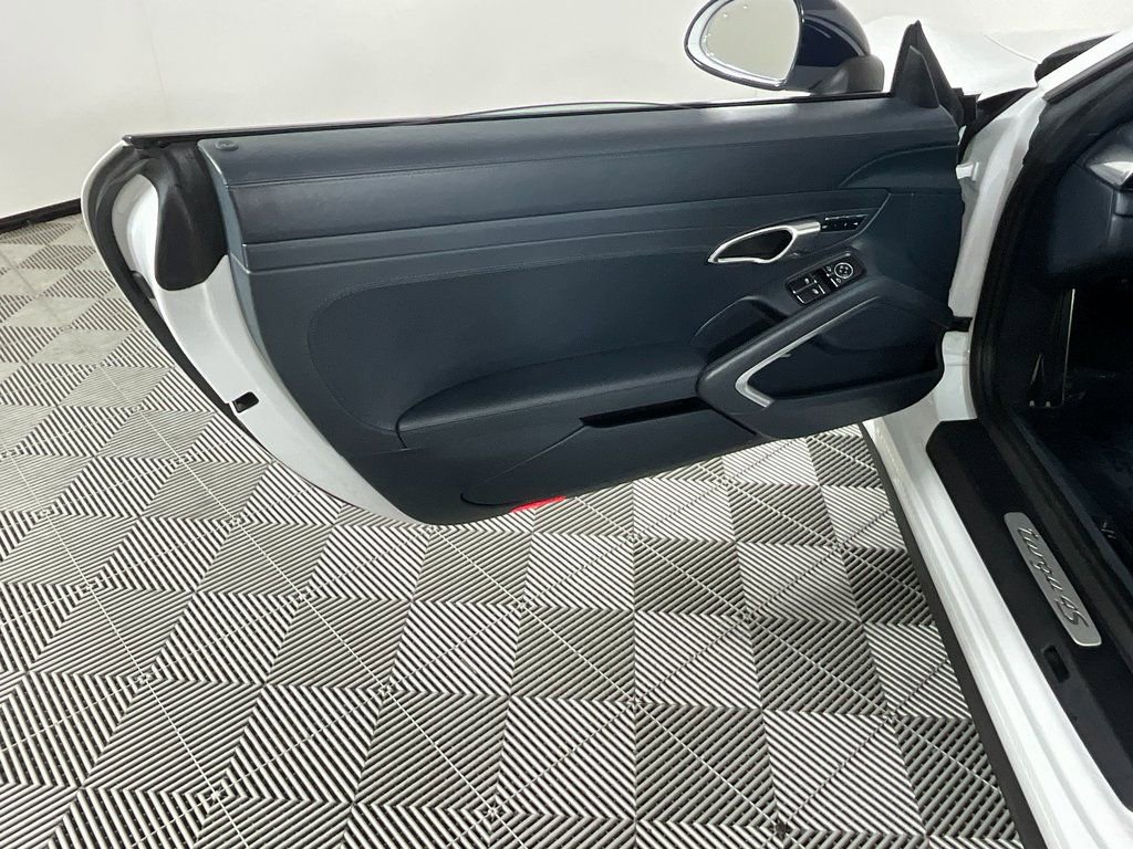 Used 2018 Porsche 911 Targa 4 GTS image 12