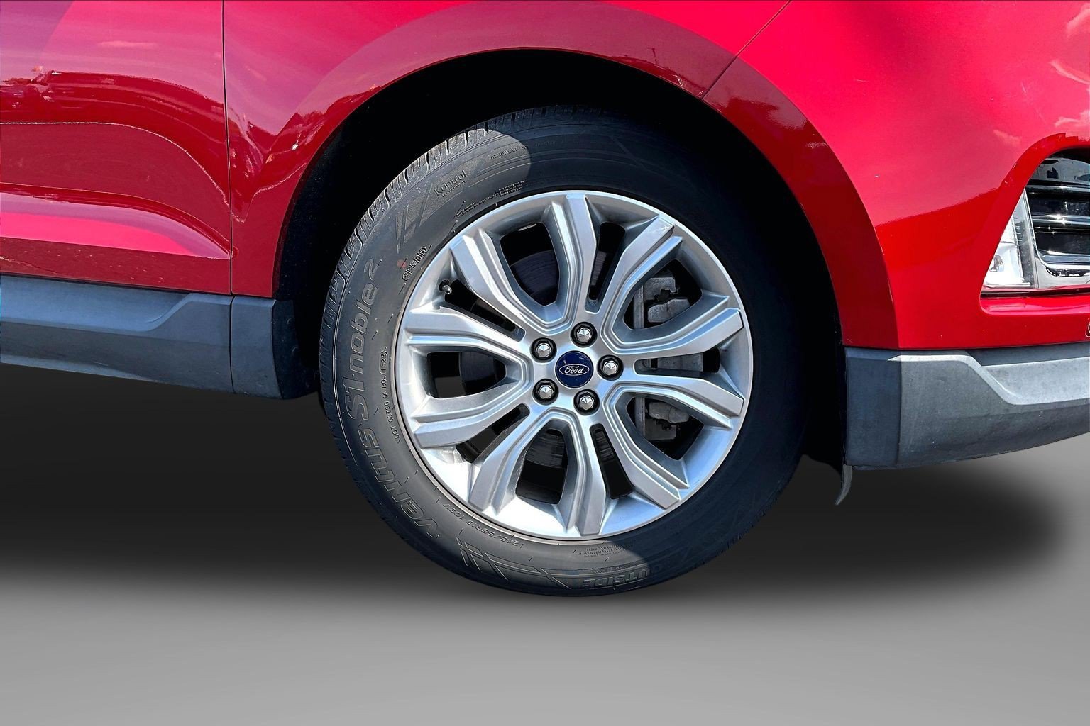 Used 2021 Ford Edge Titanium w/ Cargo Accessory Package AWD/4WD image 9