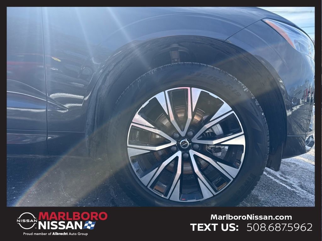 Used 2025 Volvo XC60 B5 Plus w/ Climate Package image 10