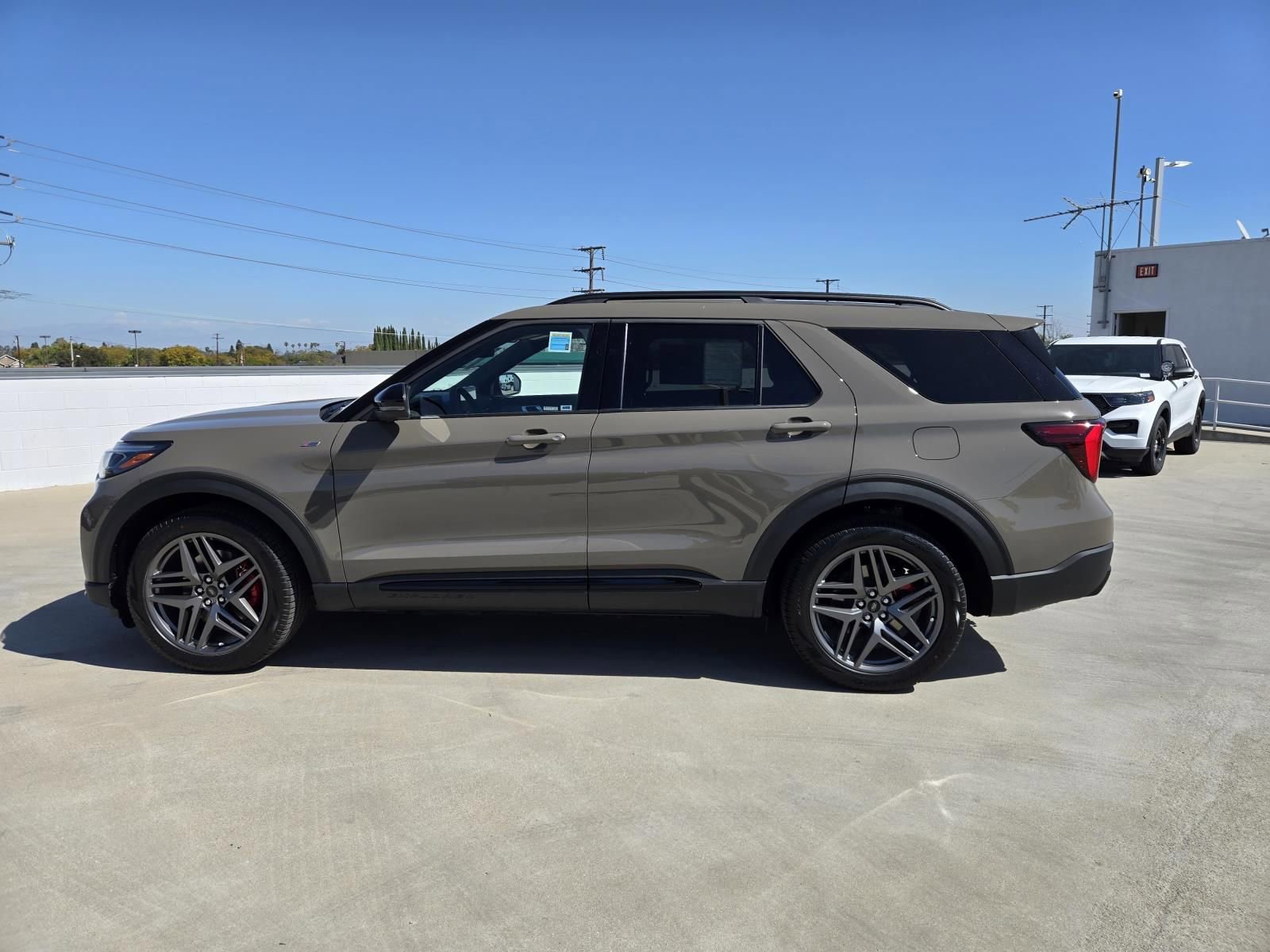 New 2026 Ford Explorer ST-Line w/ ST-Line Street Pack image 7