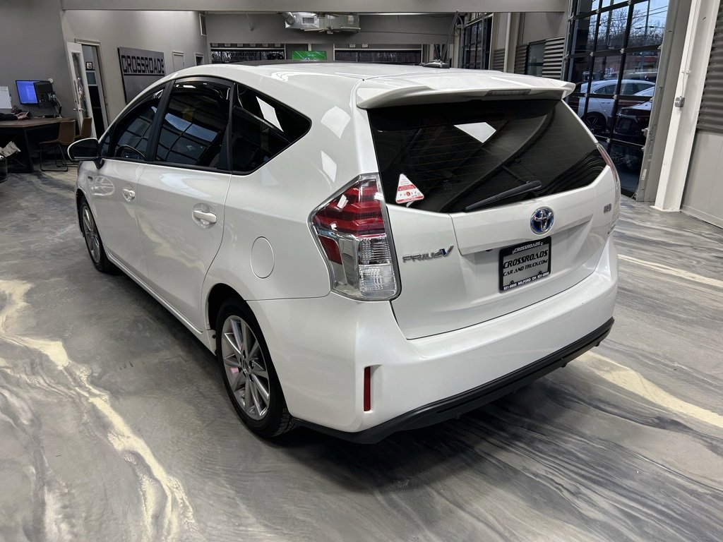 Used 2016 Toyota Prius V Five image 32