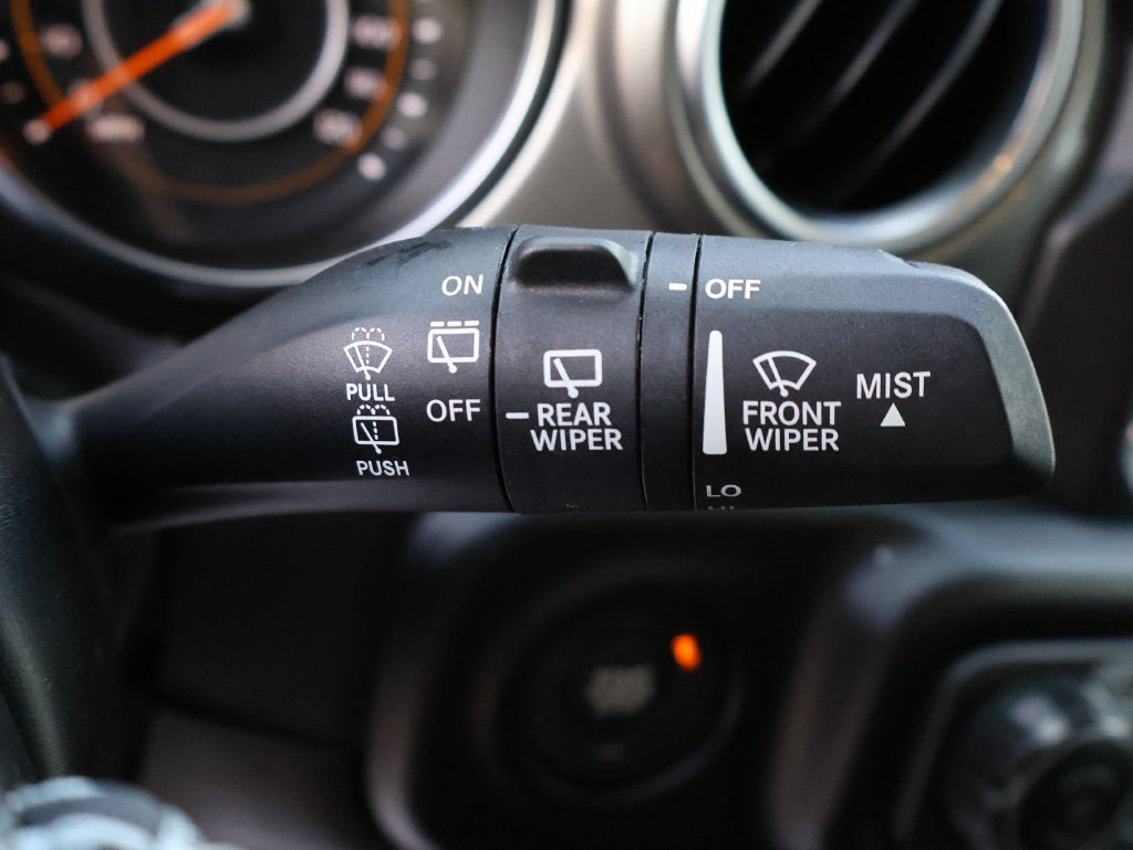 Used 2023 Jeep Wrangler Unlimited Sahara AWD/4WD image 35