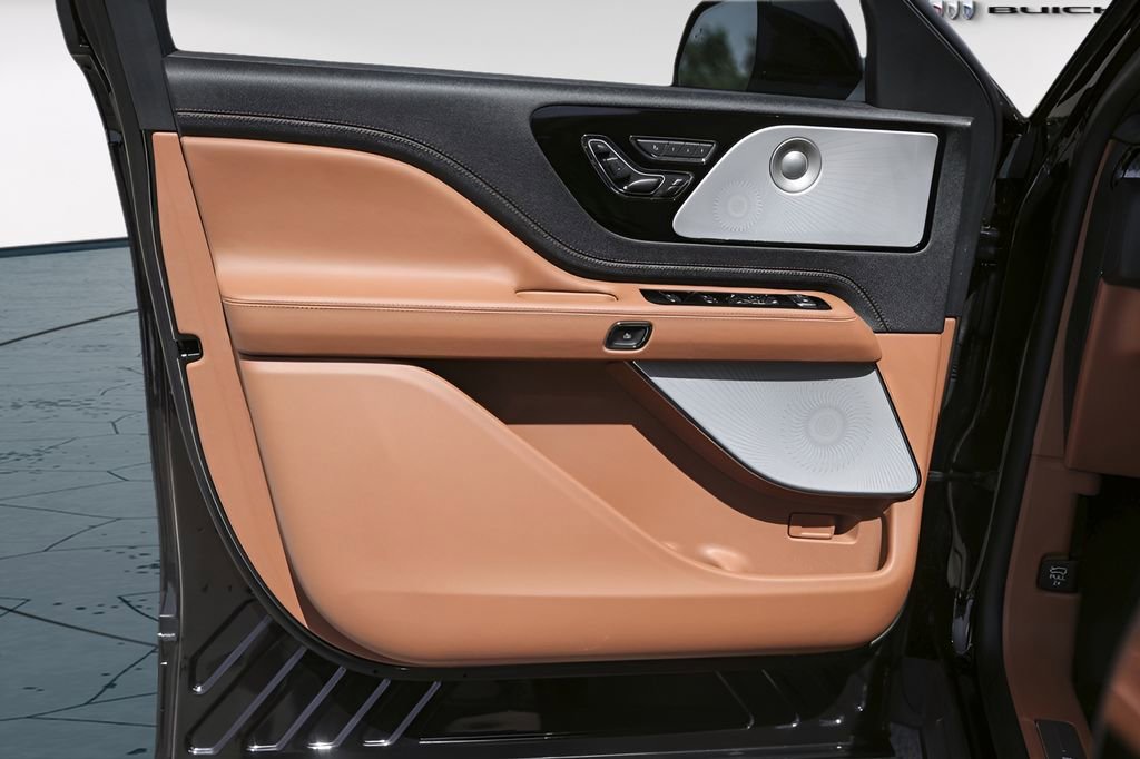 Used 2025 Lincoln Aviator Black Label image 27