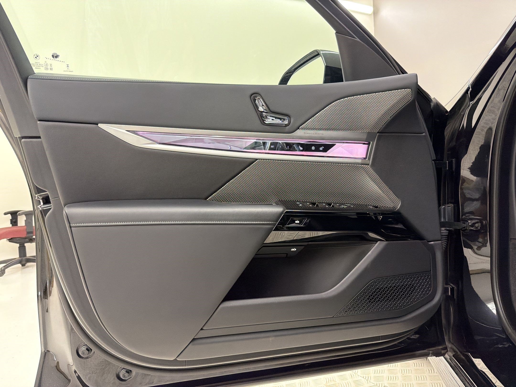 Used 2025 BMW i7 xDrive60 w/ Executive Package AWD/4WD image 14