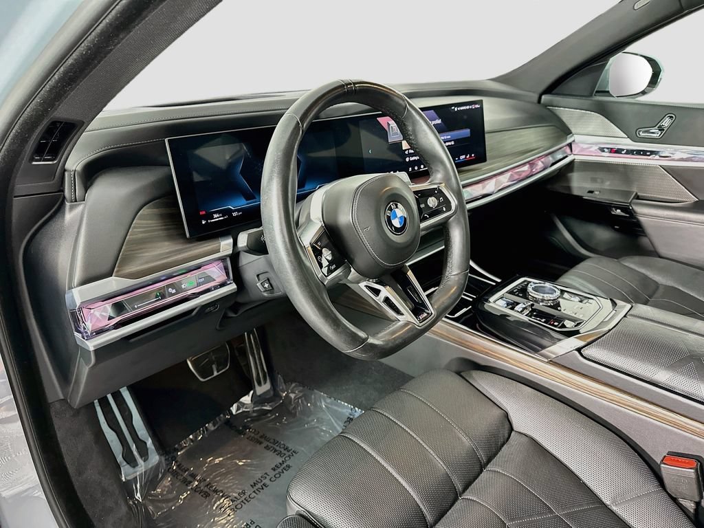 Used 2023 BMW 740i w/ Parking Assistance Package RWD image 4