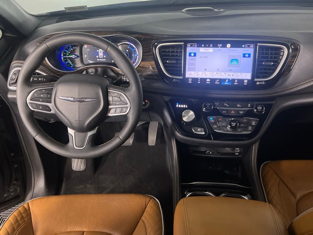 Used 2023 Chrysler Pacifica Pinnacle image 15