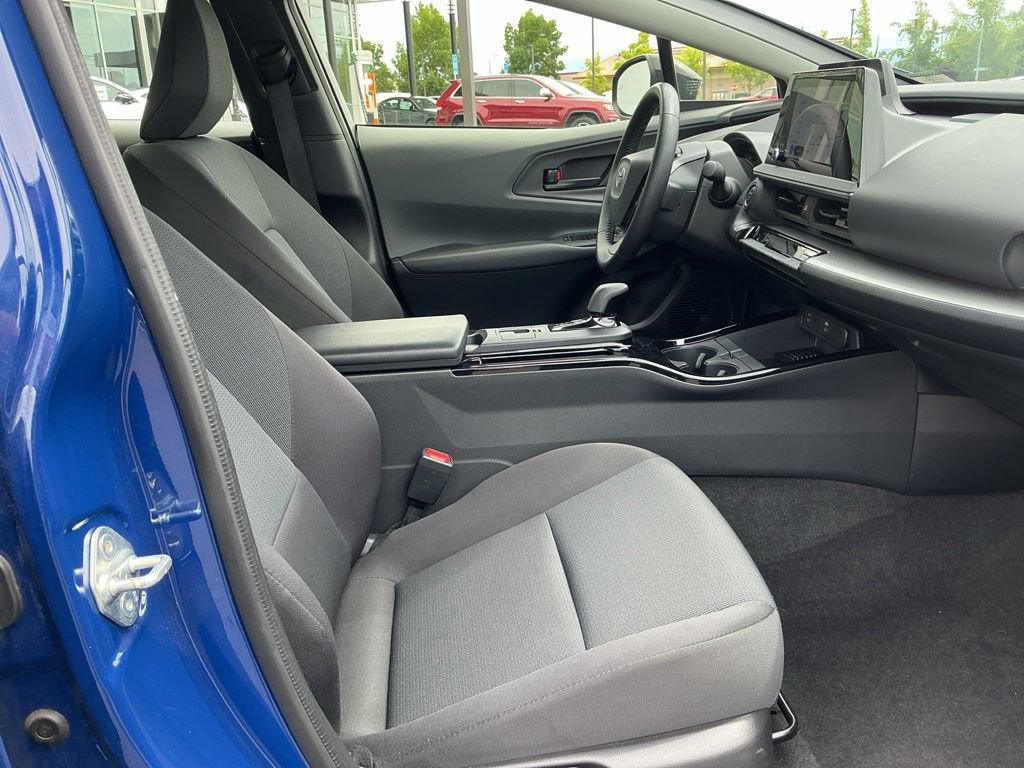 Used 2025 Toyota Prius LE FWD image 15