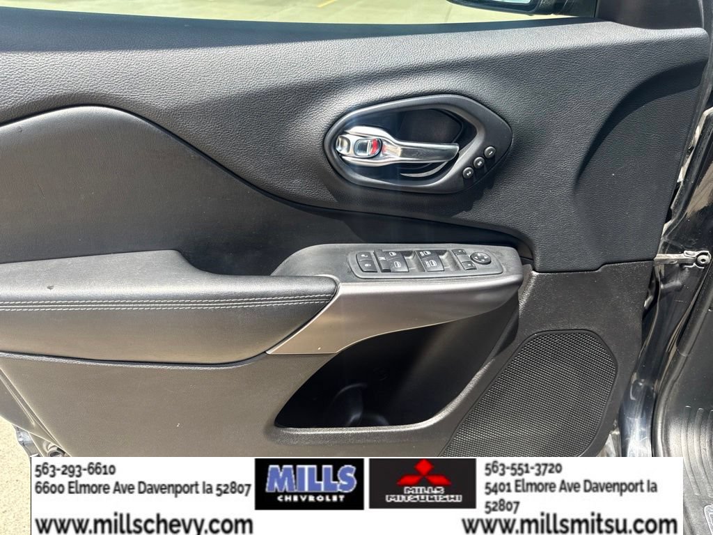 Used 2019 Jeep Cherokee Limited FWD image 10