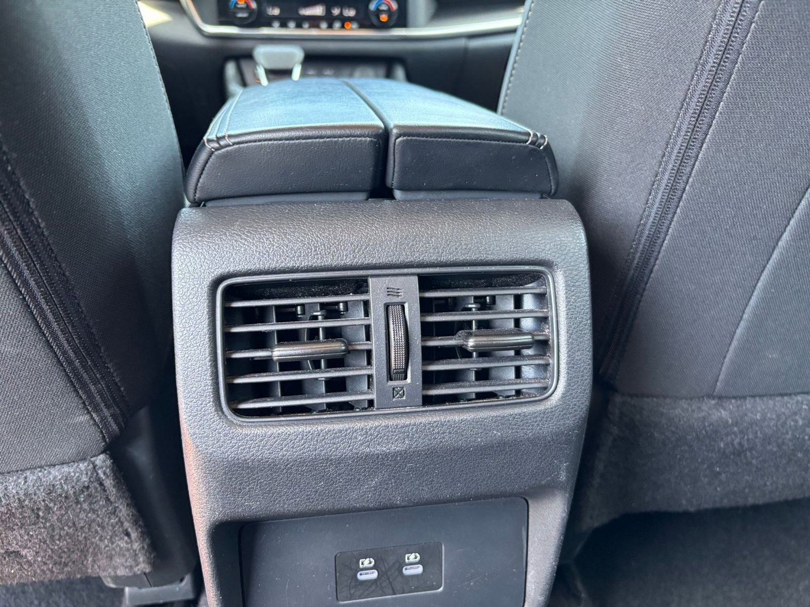 Used 2025 Nissan Rogue SV FWD image 24
