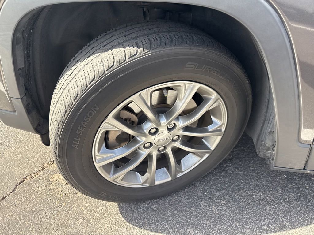Used 2020 Jeep Cherokee Latitude Plus FWD image 13