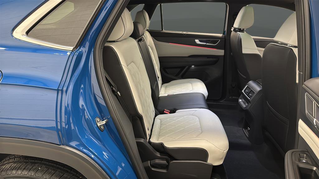 Used 2025 Volkswagen Atlas Cross Sport SEL Premium R-Line image 26