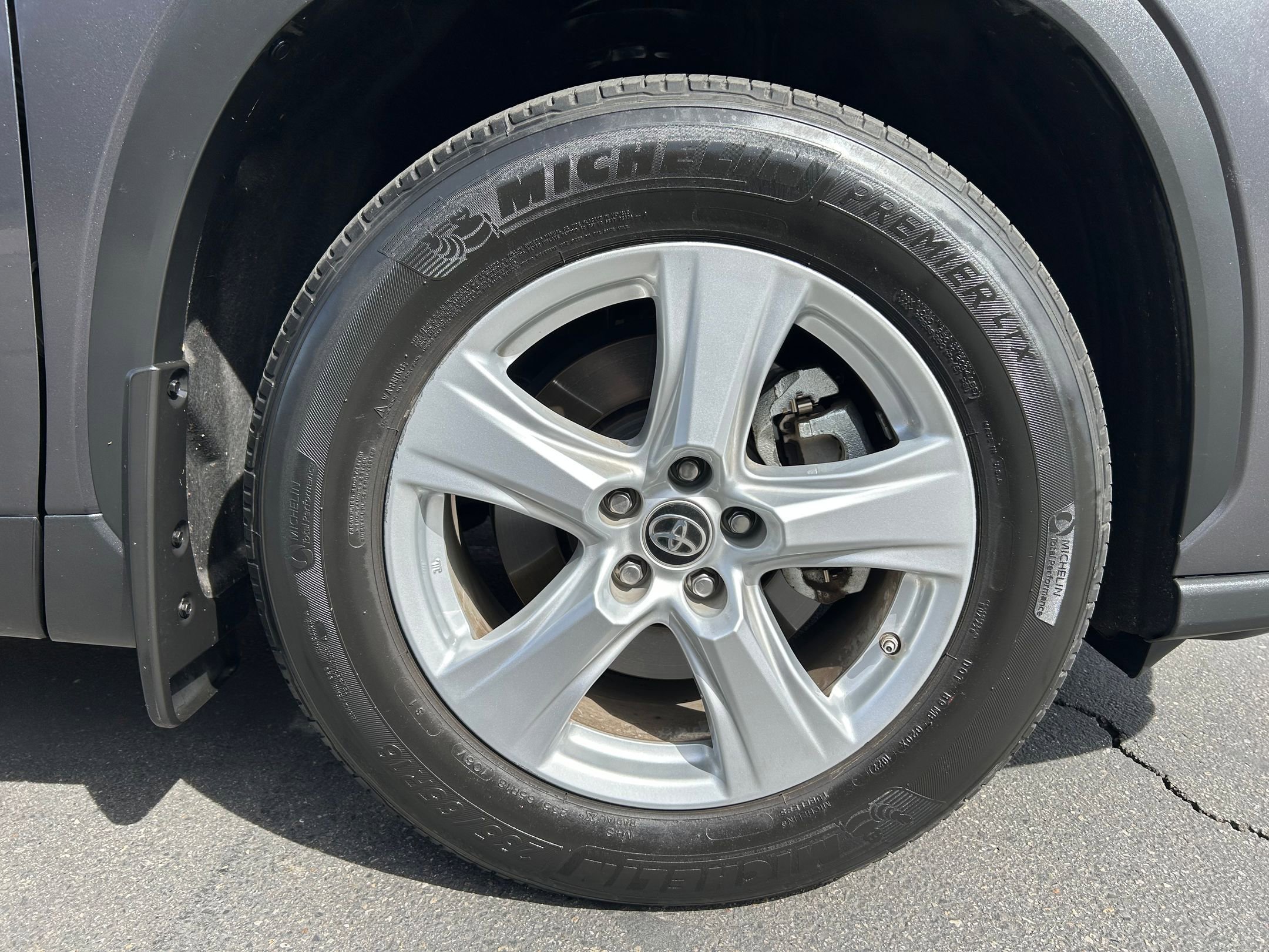 Used 2022 Toyota Highlander LE image 29