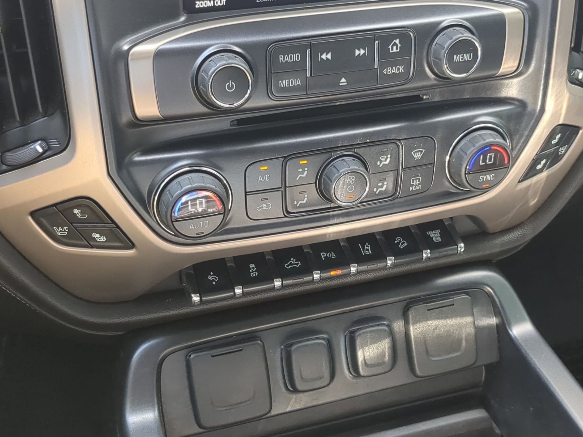Used 2015 GMC Sierra 2500 Denali w/ Duramax Plus Package image 18